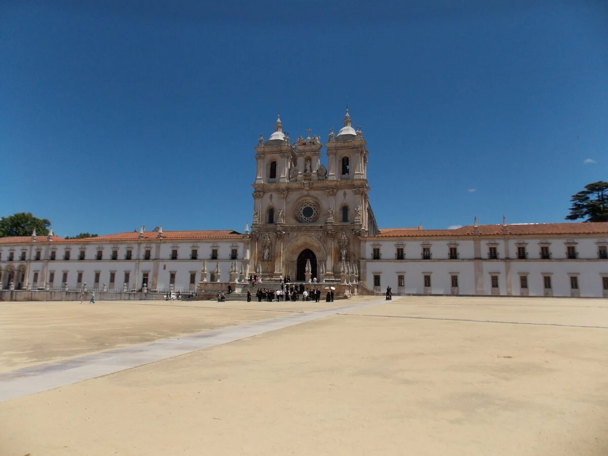 Mosteiro de Alcobaça: guia completo com horários e preços