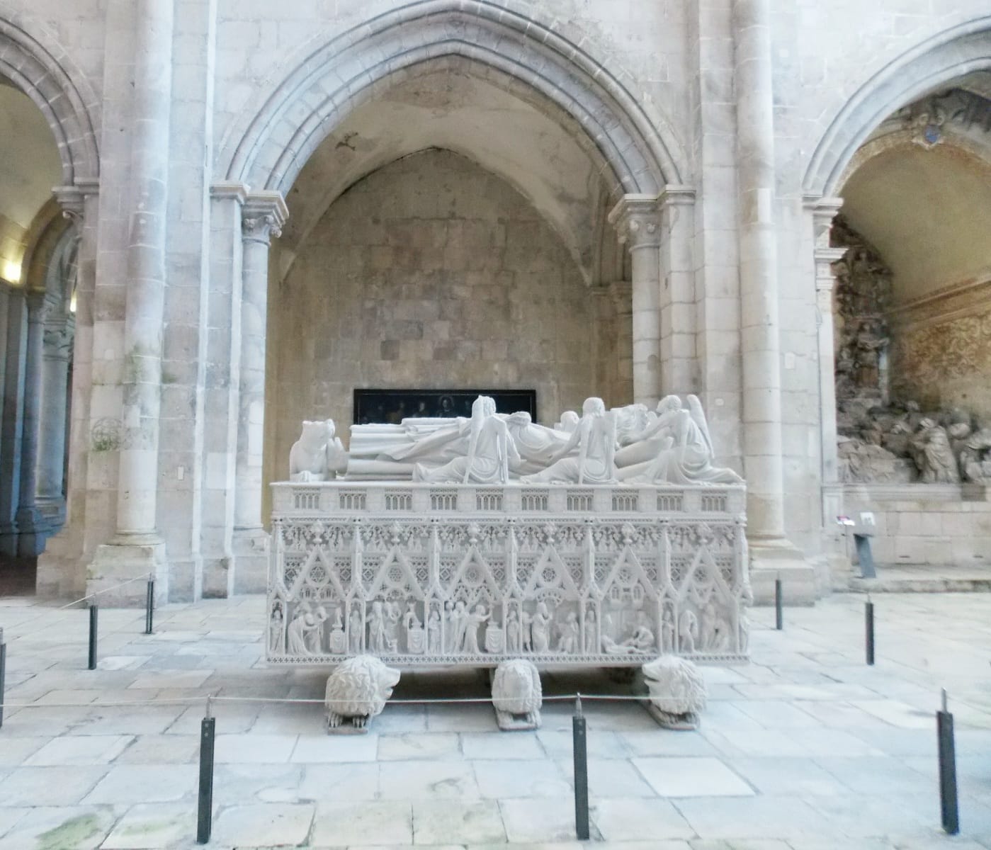 Túmulo no Mosteiro de Alcobaça