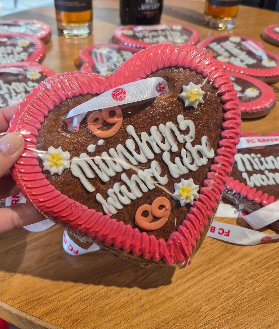 Lebkuchen, biscoito de especiarias alemão em forma de coração, vendido na Oktoberfest