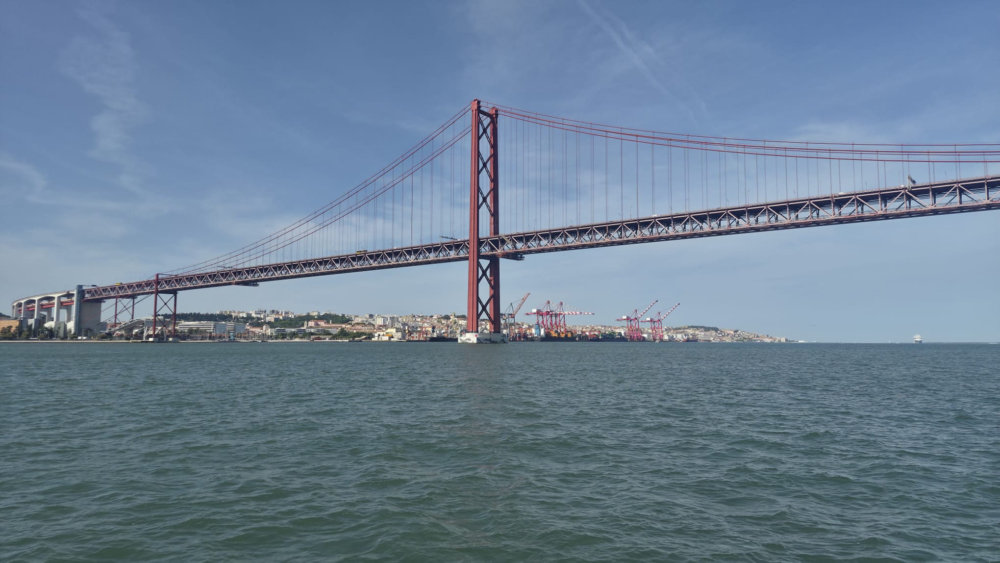 Passeio de barco no Rio Tejo: o que ver e como fazer em Lisboa